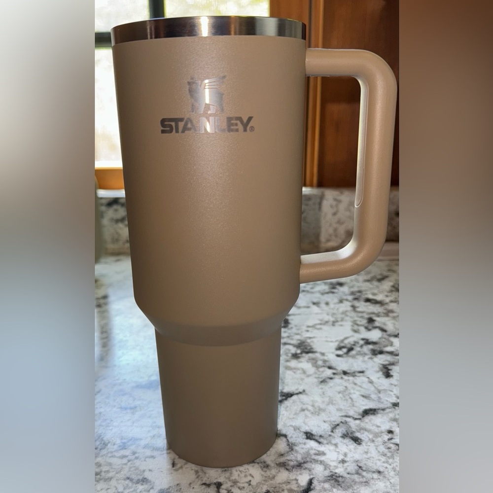 STANLEY x Magnolia H2.0 Flowstate Quencher Tumbler - 40oz (Basic Brown) USED
